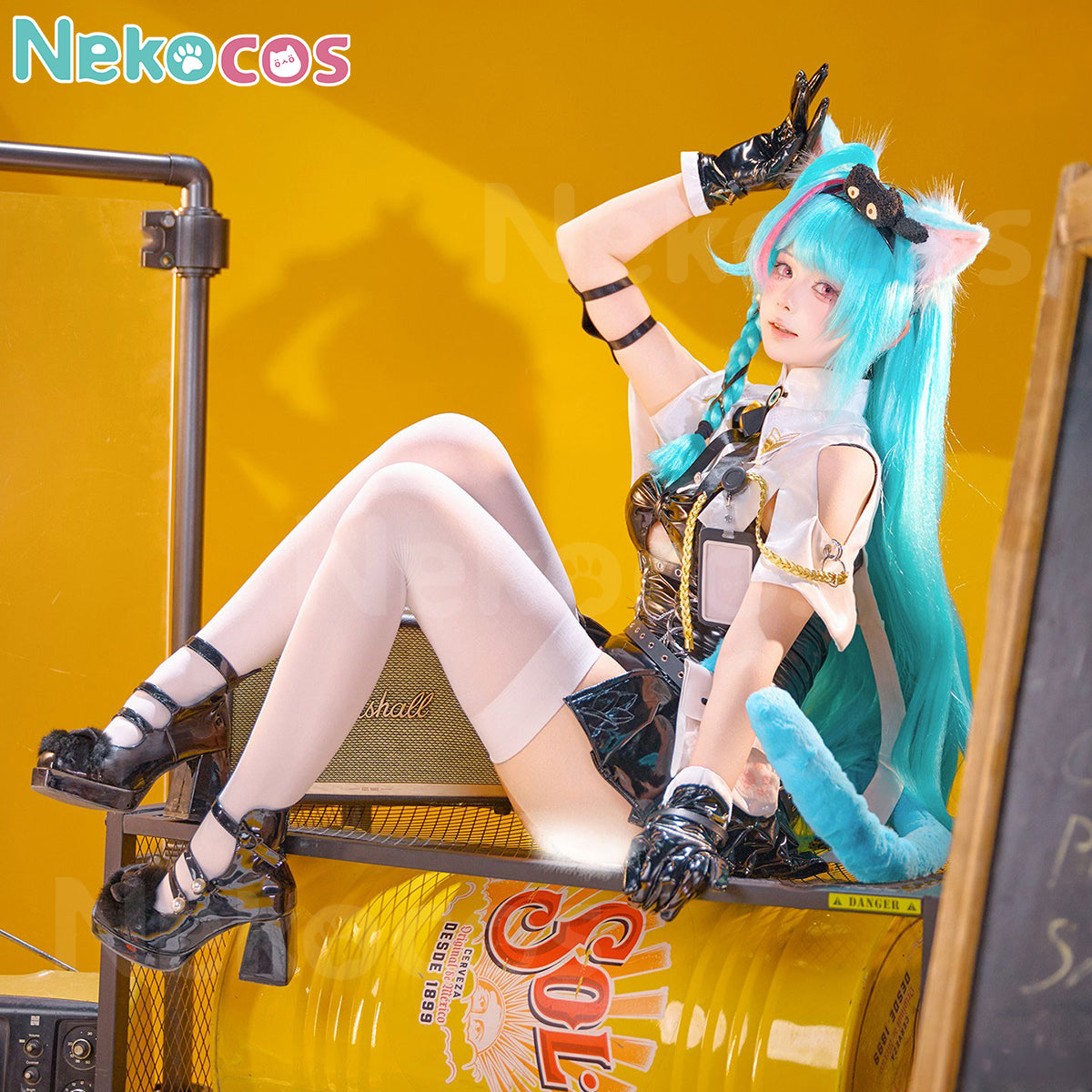 Nekocos Game Neverness to Everness Cosplay Elite Operative Mint Cosplay Costume | Custom-Tailor displayed by a cosplayer.