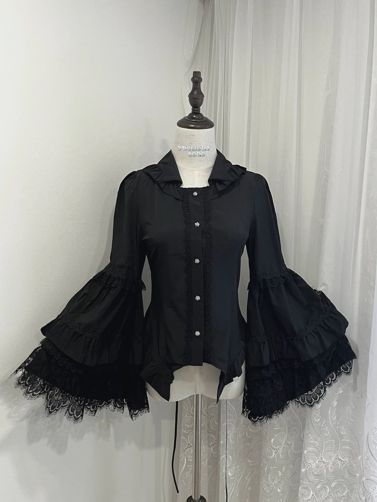Gothic Lolita Hime Sleeve Blouse with Small Lapel